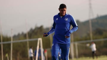 Luis Carlos Ruiz durante un entrenamiento con Millonarios.