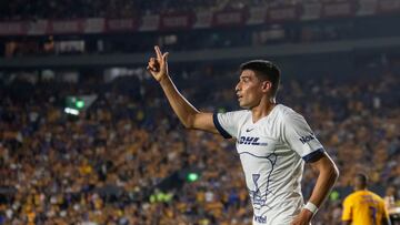 AME5245. MONTERREY (MÉXICO), 03/02/2024.- Guillermo Martínez de Pumas festeja una anotación ante Tigres hoy, durante un partido correspondiente a la jornada 5 del Torneo Clausura 2024 celebrado en el estadio Universitario de la ciudad de Monterrey. EFE/Miguel Sierra
