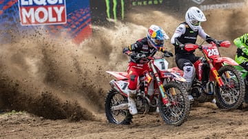 Jorge Prado y Tim Gajser, en una salida del MXGP de China.