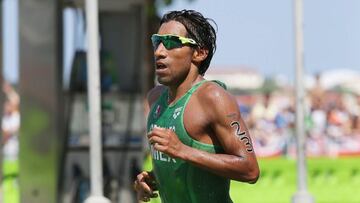 Crisanto Grajales durante una competencia de Triatlón