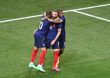 1-1. Karim Benzema celebra el primer gol.