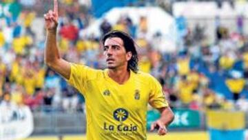 <b>BUENAS MANERAS. </b>Guerrero celebra, con el dedo apuntando al cielo, el gol que le anotó al Albacete.