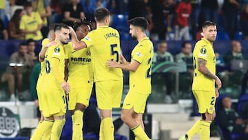 VALENCIA, 27/10/2022.- El delantero nigeriano del Villarreal, Samu Chukwueze (3-i), celebra con sus compañeros tras marcar el 1-1 durante el encuentro del grupo C de Liga Conferencia entre el Villarreal CF y el Hapoel Be'er Sheva FC, este jueves en el Estadio Ciudad de Valencia, en Valencia. EFE/ Domenech Castelló
