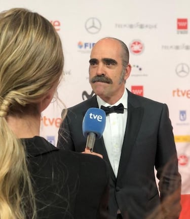 Luis Tosar, entrevistado por RTVE en la alfombra roja.