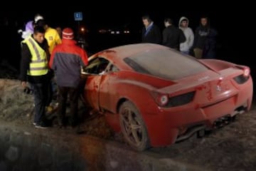 El volante de la selección sufrió un accidente por alcance cuando retornaba a la concentración de la Roja.
