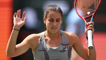 Emma Navarro celebra su victoria contra Aryna Sabalenka en Indian Wells.