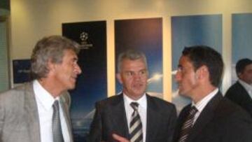 <b>EN NYON. </b>Pellegrini, Aguirre y Jiménez, en la reunión de técnicos.