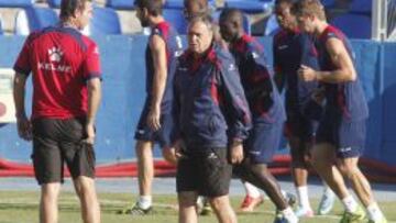 Caparrós deja en casa a Keylor, Ivanschitz, Barral y El Zhar