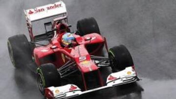 Fernando Alonso logró la 'pole' en Hockenheim en una calificación marcada por la lluvia.