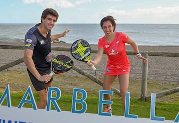 Juan Lebrón y Bea González  presentaron el Máster de Marbella con el que se abre en el la temporada del pádel profesional (WPT). Los dos meses de vacaciones han sido tan intensos y con tantos intercambios entre las parejas que los resultados que se produzcan en el pabellón San Pedro de Alcantara son una incógnita.
