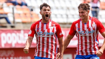 Iván Turrillo festeja un gol al Baleares.