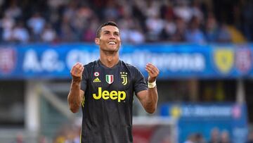 Juventus' Portuguese forward, Cristiano Ronaldo reacts after missing a shot during the Italian Serie A football match AC Chievo vs Juventus at the Marcantonio-Bentegodi stadium in Verona on August 18, 2018. (Photo by Alberto PIZZOLI / AFP)