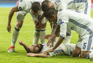 Dani Carvajal celebrates scoring the winner v Sevilla