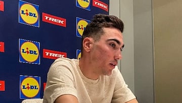 Juan Ayuso, en su primera rueda de prensa con el Lidl-Trek.