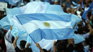 Bandera de Argentina: ¿por qué es de color celeste y blanco con un sol y cuál es el origen y significado?