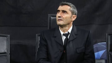 El ya ext&eacute;cnico del Barcelona, Ernesto Valverde, durante un partido.