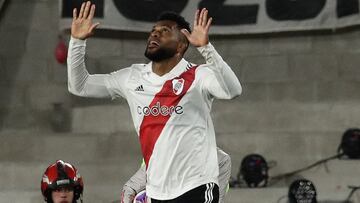 River Plate's Colombian forward Miguel Borja celebrates after scoring the team's second goal against Barracas Central during their Argentine Professional Football League Tournament 2022 match at El Monumental stadium in Buenos Aires, on September 4, 2022. (Photo by ALEJANDRO PAGNI / AFP)