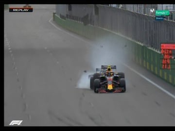 Momento del choque entre Max Verstappen y David Ricciardo, ambos pilotos de Red Bull 