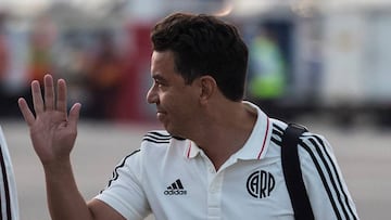 AME7770. LIMA (PERÚ), 20/11/2019.- El entrenador de River Plate, Marcelo Gallardo, llega con sus jugadores este miércoles al aeropuerto Jorge Chávez de la ciudad de Lima (Perú). River Plate disputará la final de la Copa Libertadores contra el Flamengo de Brasil este sábado en el estadio Monumental de la capital peruana. EFE/ Antonio Lacerda