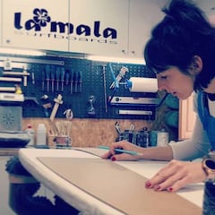 Marieta San Román: la chica que fabrica tablas de surf en Segovia