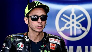 Italy&#039;s Valentino Rossi stands in the pits within free practice 4 ahead the Italian Moto GP Grand Prix at the Mugello race track on June 1, 2019 in Scarperia e San Piero. (Photo by Filippo MONTEFORTE / AFP)
 PUBLICADA 06/06/19 NA MA24 1COL