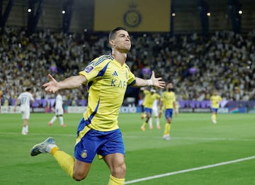 Ftbol - Al Nassr | 215 millones en salario | 45 millones en patrocinios = 260 millones de dlares 