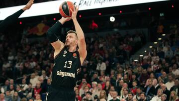 Obst, a lo Curry: 9 triples para quedarse cerca de un récord... que es suyo