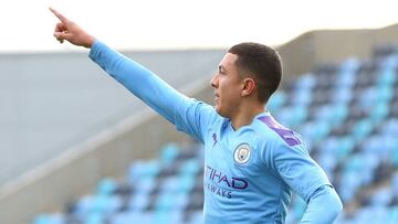 Ian Carlo Poveda celebra uno de sus goles en la Youth League