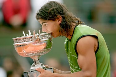 El mejor tenista español y, para muchos, el mejor de la historia, tenía un Grand Slam menos que Carlitos a su edad. El rey de la tierra batida ganó su quinto grande en 2008, en la recordada final de Wimbeldon frente a Federer. Finalmente, Rafa se retiró con 22, siendo el segundo jugador con más títulos de este calibre. 