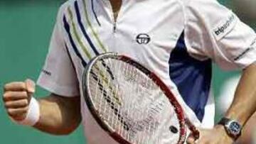 <b>ADELANTE.</b> Buen comienzo del tenista catalán que demostró una gran superioridad ante Zib.