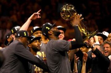 1. LeBron James (Cleveland Cavaliers) - 30,963,450 (vía Hoopshype).