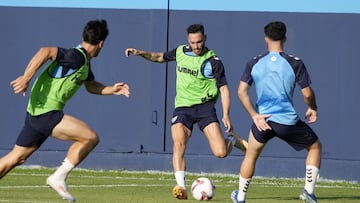 Víctor García, en un entrenamiento del Málaga.
