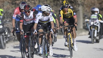 Julian Alaphilippe, Tadej Pogacar, Mathieu Van der Poel, Wout Van Aert, Egan Bernal, Thomas Pidcock y Michael Gogl, durante la Strade Bianche 2021.