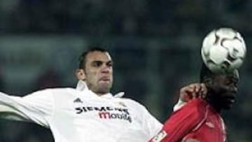 <b>PIDIERON LA HORA.</B> El Madrid sufrió en los últimos minutos, en los que incluso el técnico Vicente del Bosque procuró perder tiempo con los cambios. Pero al Terrassa le faltó el último empujón para llevarse el partido.