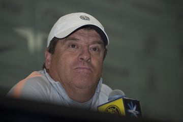 El técnico del América ha sido comentarista deportivo en diversas ocasiones. Fue parte de la mesa de ESPN, además ha sido analista para Televisa Deportes. Su intervención más reciente fue durante el Mundial de Rusia 2018, a pesar de ser técnico vigente de Las Águilas.