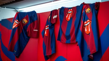 Por un lado la FC Barcelona x The Rolling Stones Limited Edition constará de 1899 unidades en calidad Match y, por otro, la FC Barcelona x The Rolling Stones Signed Limited Edition, que será la más exclusiva, constará de sólo 22 unidades de la camiseta.