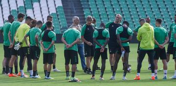 Pellegrini, durante un entrenamiento con el Betis.