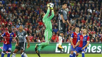 Raúl Jiménez juega los 90' en la humillación del Basel al Benfica