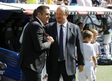 Saludo entre Sandoval y Rafa Benítez.
