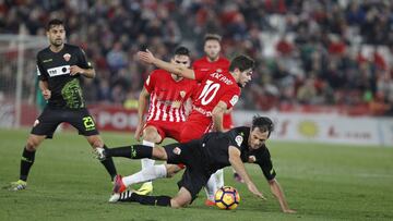 El Almería saca la cabeza del descenso al vencer al Elche
