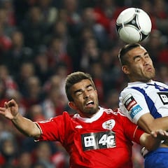 Las aficiones de Benfica y Oporto, unidas contra Otamendi