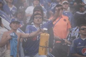 Alegría, fiesta y color fueron los ingredientes que imprimieron los hinchas de Millonarios ante Cortuluá.