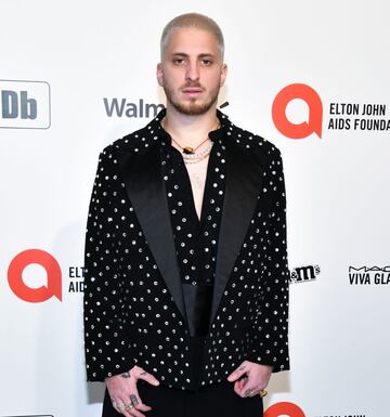 Famoso por producir la música de Post Malone y Ozzy Osbourne, Andrew Watt, dio positivo el  18 de marzo. 