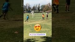 'Mago' Valdivia mostró la práctica de su hijo en el Monumental