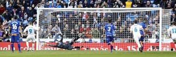 Benzema marca de penalti el 4-0.