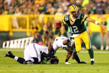 “Dios fue aficionado de los Packers esta noche”. Ni que lo digas, Aaron, porque entre la lesión de Lacy, el agujero de tu línea ofensiva y los problemas de toda la defensa de Green Bay cuando Wilson empezó a jugar una read option, sin ayuda divina no hubierais ganado ni en sueños. Y yo me pregunto ¿se habrá ido Marshawn Lynch a jugar a la consola con los querubines? Porque en Lambeau Field aún le están esperando. <a href="http://masdeporte.as.com/masdeporte/2015/09/21/nfl/1442809115_382960.html"><b>Leer crónica</b></a>