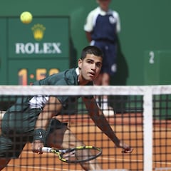 Alcaraz se libra de Djokovic
