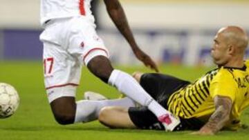 <b>EN EL CAMPO. </b>Afonso cae ante un defensa del Celtic. El Sion ganó en el campo la eliminatoria.