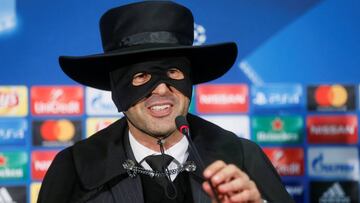 Soccer Football - Shakhtar Donetsk v Manchester City - Champions League - Metalist Stadium, Kharkiv, Ukraine - December 7, 2017   Shakhtar Donetsk&#039;s coach Paulo Fonseca, dressed as Zorro, attends a news conference after the match.  REUTERS/Valentyn Ogirenko