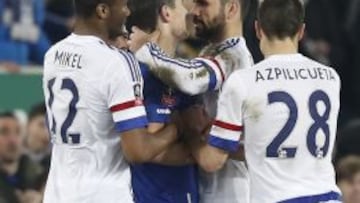 Diego Costa escupe al árbitro y muerde a un rival